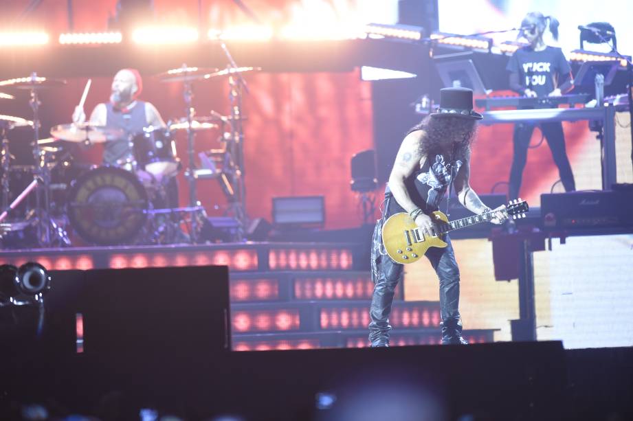 Guitarrista do Guns'n'Roses, Slash, se apresenta no palco do São Paulo Trip, no estádio do Allianz Parque