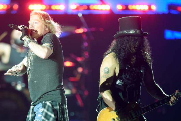Axl Rose e Slash, durante quarto e último dia do festival São Paulo Trip, em que as bandas Guns'n'Roses e Alice Cooper se apresentam Axl Rose e Slash, durante quarto e último dia do festival São Paulo Trip, em que as bandas Guns'n'Roses e Alice Cooper se apresentam