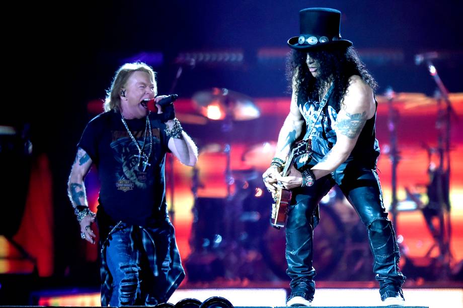 Axl Rose e Slash, durante quarto e último dia do festival São Paulo Trip, em que as bandas Guns'n'Roses e Alice Cooper se apresentam