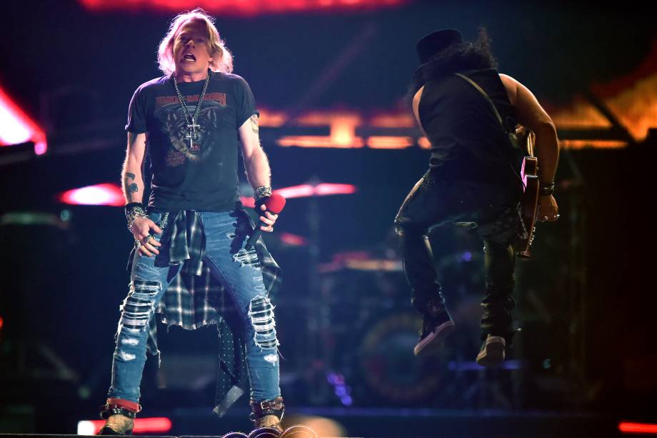 Axl Rose e Slash, durante quarto e último dia do festival São Paulo Trip, em que as bandas Guns'n'Roses e Alice Cooper se apresentam