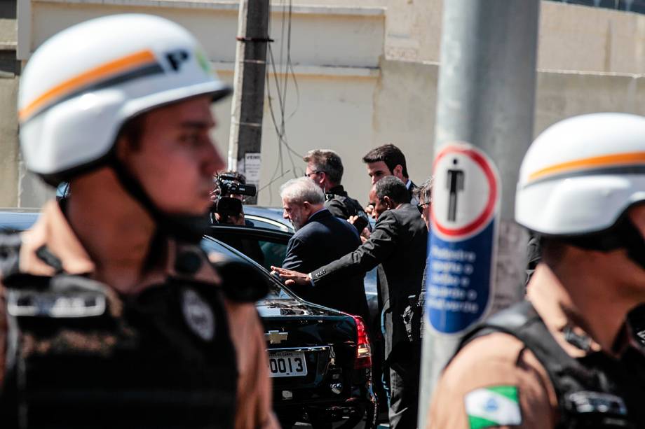 O ex-presidente Luiz Inácio Lula da Silva chega para depor ao juiz Sergio Moro na sede da Justiça Federal em Curitiba (PR) - 13/09/2017