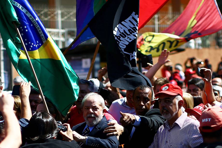 O ex-presidente Luiz Inácio Lula da Silva chega para depor ao juiz Sergio Moro na sede da Justiça Federal em Curitiba (PR) - 13/09/2017