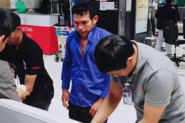 Os brasileiros Paulo Henrique Pires do Nascimento e Elsonias Coleta da Silva foram presos ao tentar entrar com cápsulas de cocaína em Bangcoc na Tailândia Os brasileiros Paulo Henrique Pires do Nascimento e Elsonias Coleta da Silva foram presos ao tentar entrar com cápsulas de cocaína em Bangcoc na Tailândia