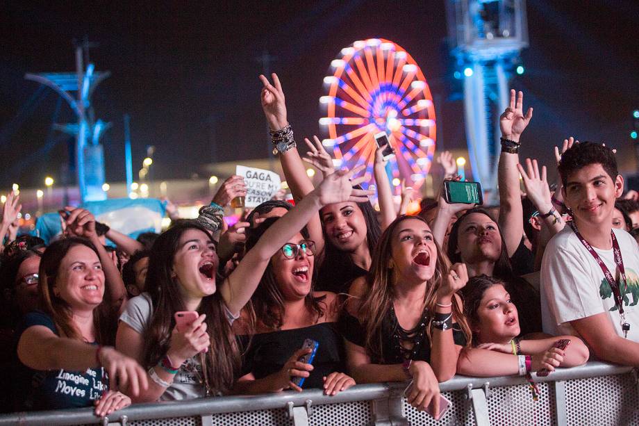 Público durante o show do cantor canadense Shawn Mendes, de 19 anos, no segundo dia de shows do Rock In Rio 2017, no Parque Olímpico, na Barra da Tijuca, zona oeste do Rio de Janeiro (RJ) - 16/09/2019