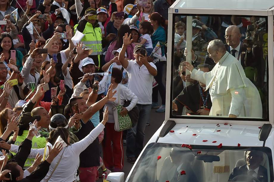 O Papa Francisco chega à capital colombiana Bogotá para promover a paz e a reconciliação - 06/09/2017