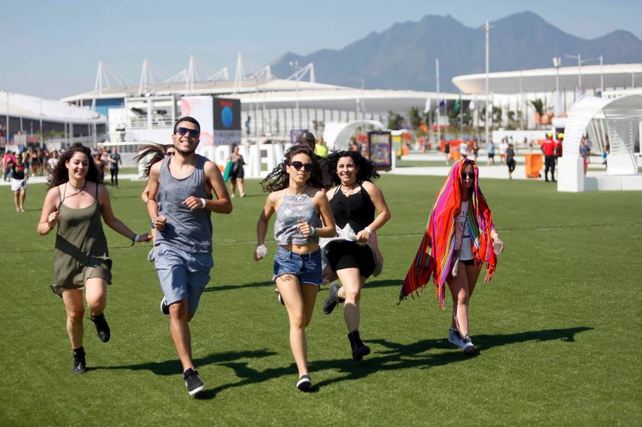 Movimentação do público no primeiro dia do Rock in Rio no Parque Olímpico no Rio de Janeiro - 15/09/2017