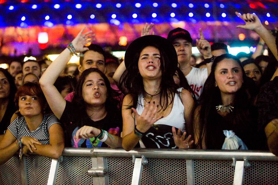 Público durante o show da banda Maroon 5 no Palco Mundo, no primeiro dia de Rock in Rio - 15/09/2017