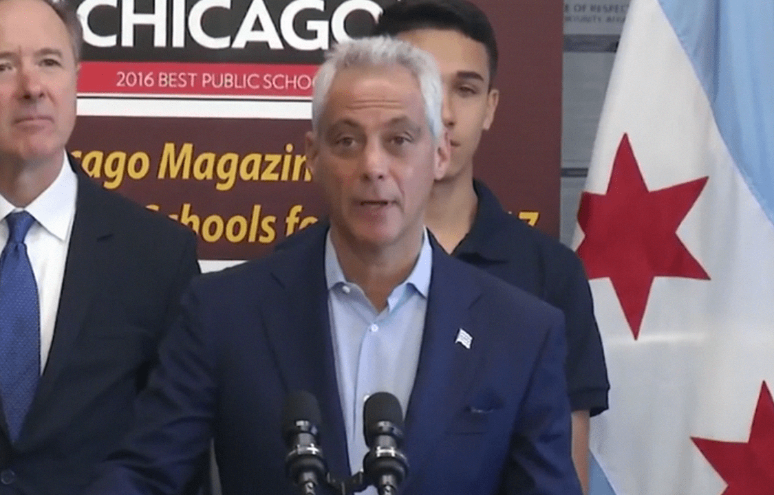 Prefeito de Chicago, Rahm Emmanuel, durante discurso que garante que a cidade será uma área "Trump-Free", após decisão do presidente dos Estados Unidos acabar proteção às crianças refugiadas sem documentação