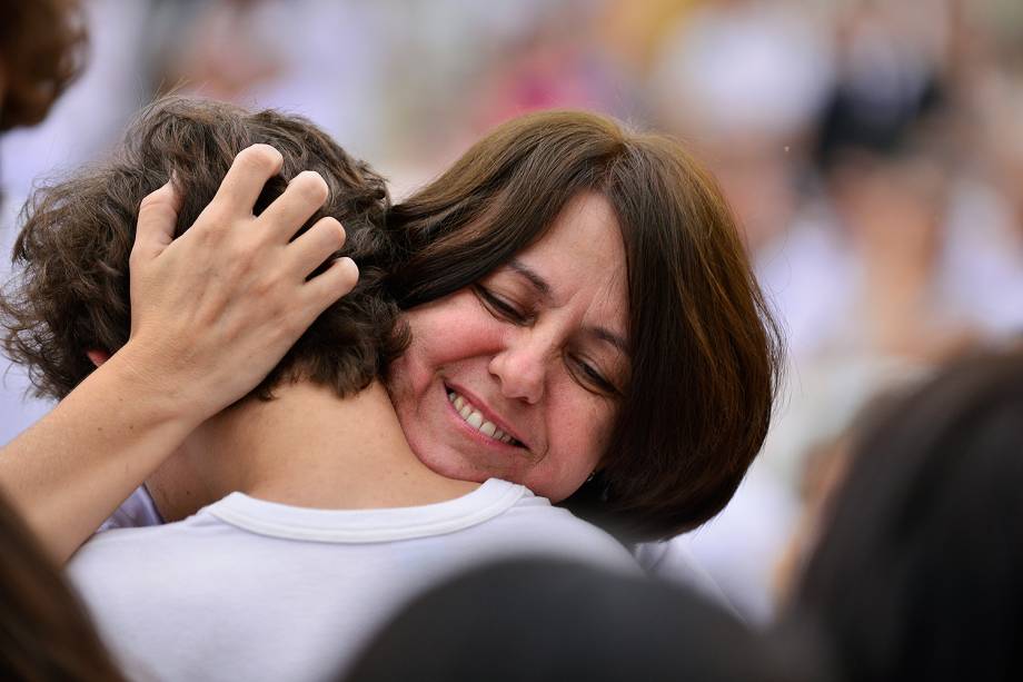 Simone coordenadora do Colégio Goyases  - Culto ecumênico em homenagem às vítimas de tragédia em escola  Goyases, em Goiânia - 24/10/2017