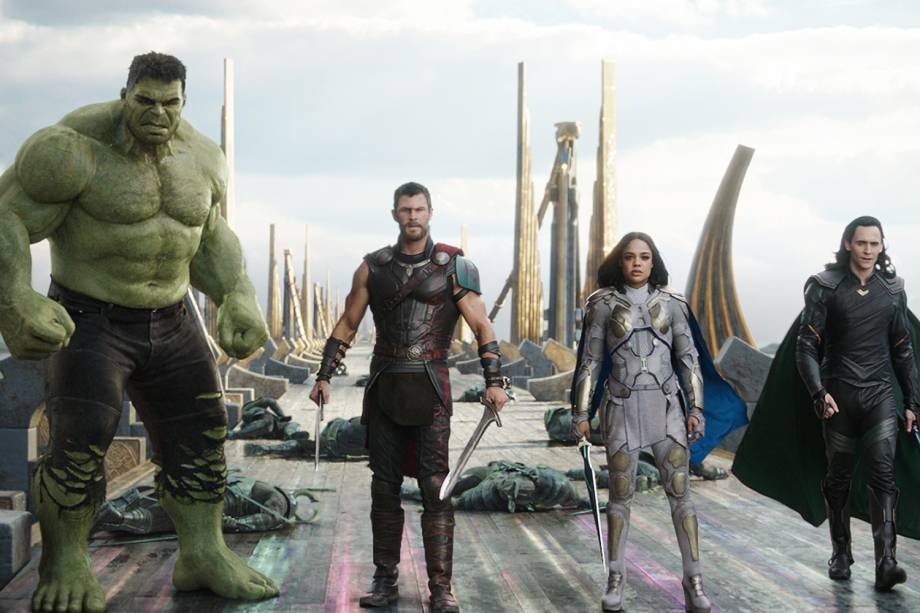 THOR: RAGNAROK com Hulk (Mark Ruffalo), Thor (Chris Hemsworth), Valkyrie (Tessa Thompson) e Loki (Tom Hiddleston) THOR: RAGNAROK com Hulk (Mark Ruffalo), Thor (Chris Hemsworth), Valkyrie (Tessa Thompson) e Loki (Tom Hiddleston)