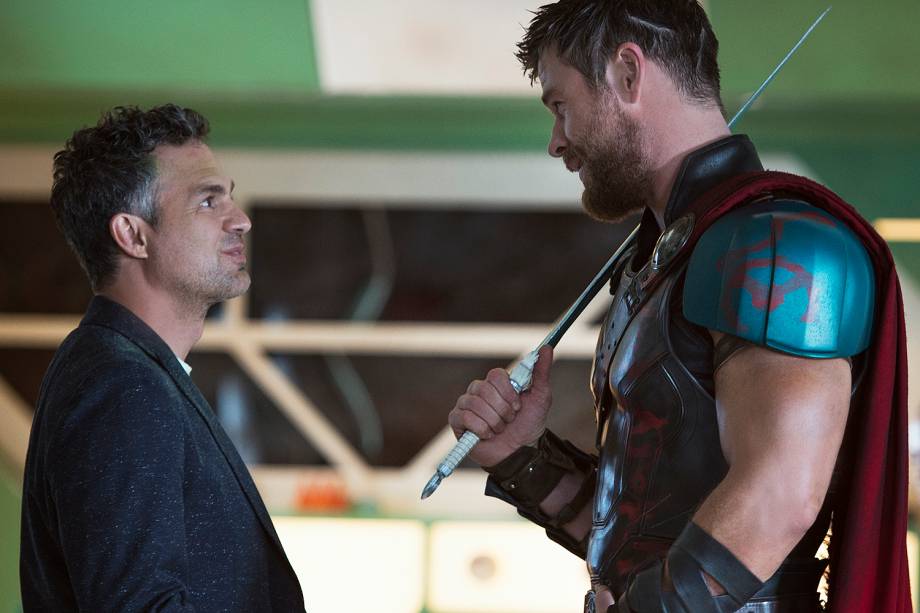 Thor: Ragnarok com Bruce Banner/Hulk (Mark Ruffalo) e Thor (Chris Hemsworth) Thor: Ragnarok com Bruce Banner/Hulk (Mark Ruffalo) e Thor (Chris Hemsworth)