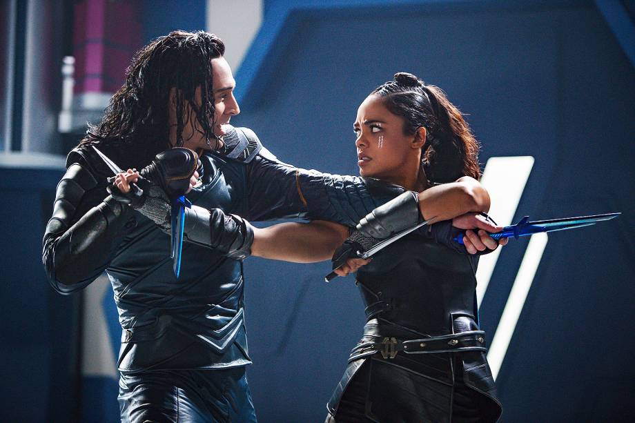 THOR: RAGNAROK com Loki (Tom Hiddleston) e Valkyrie (Tessa Thompson)