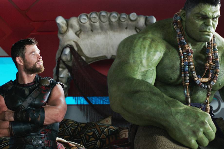 THOR: RAGNAROK com Thor (Chris Hemsworth) e Hulk (Mark Ruffalo)