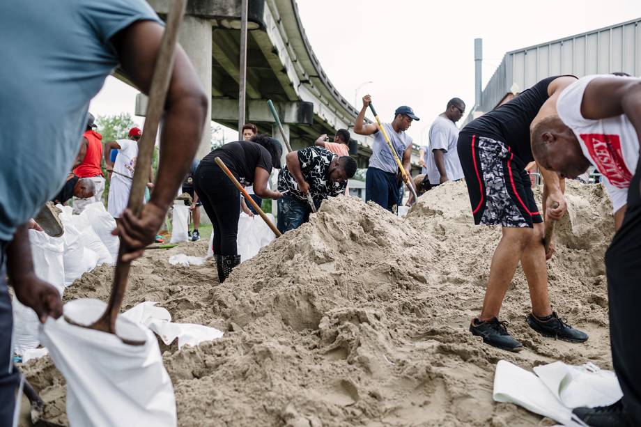 Pessoas fazem barricada em Nova Orleans antes de furacão Nate chegar aos Estados Unidos - 07/10/2017