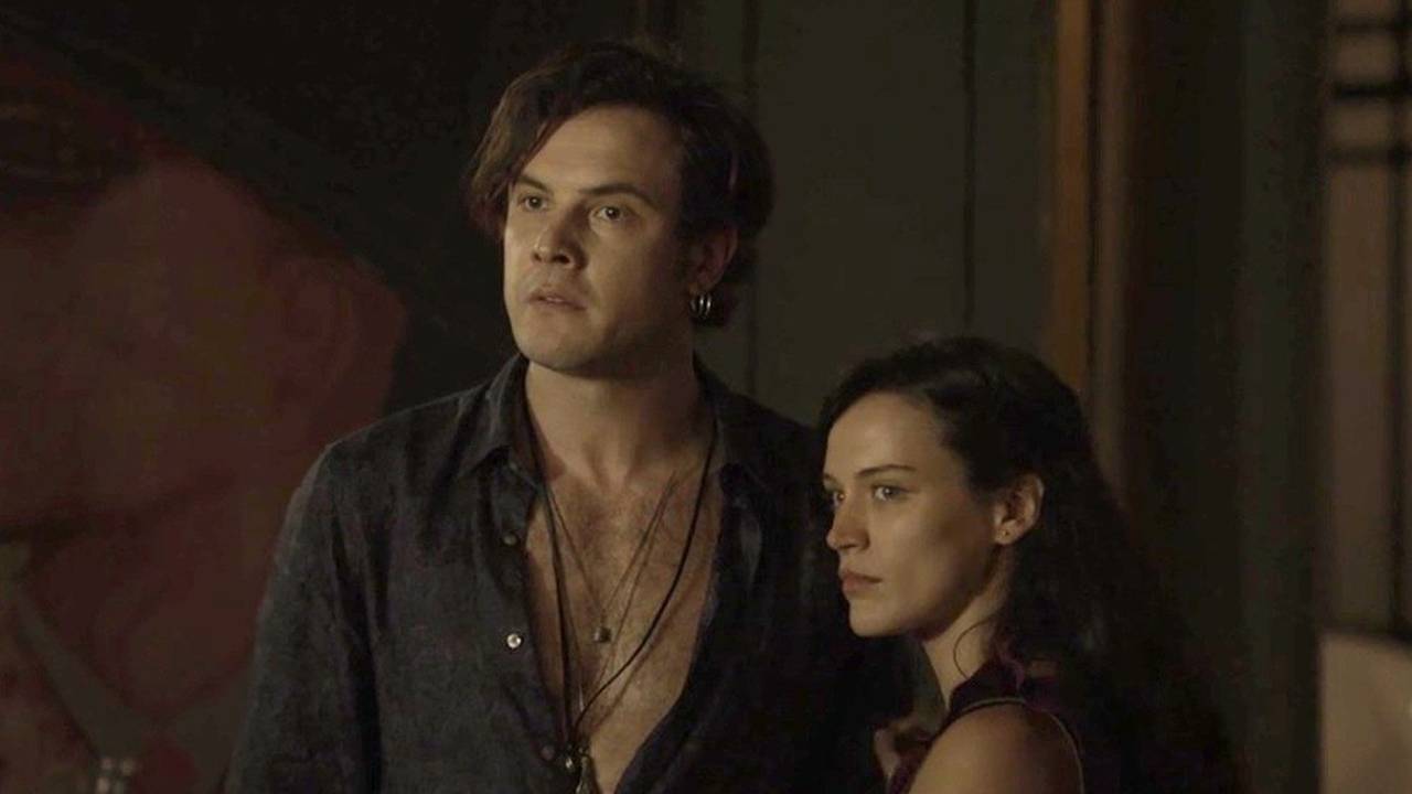 Gael (Sergio Guizé) e Clara (Bianca Bin)