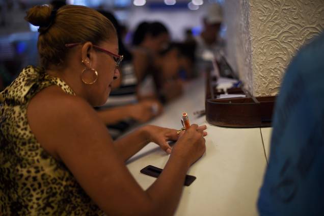 Fiéis escrevem promessas para Nossa Senhora Aparecida Fiéis escrevem promessas para Nossa Senhora Aparecida