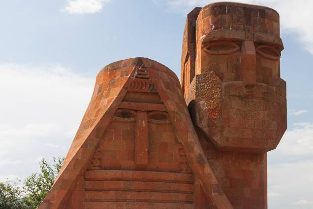 Monumento "My i Nasze Góry", em Artsakh. Monumento "My i Nasze Góry", em Artsakh.