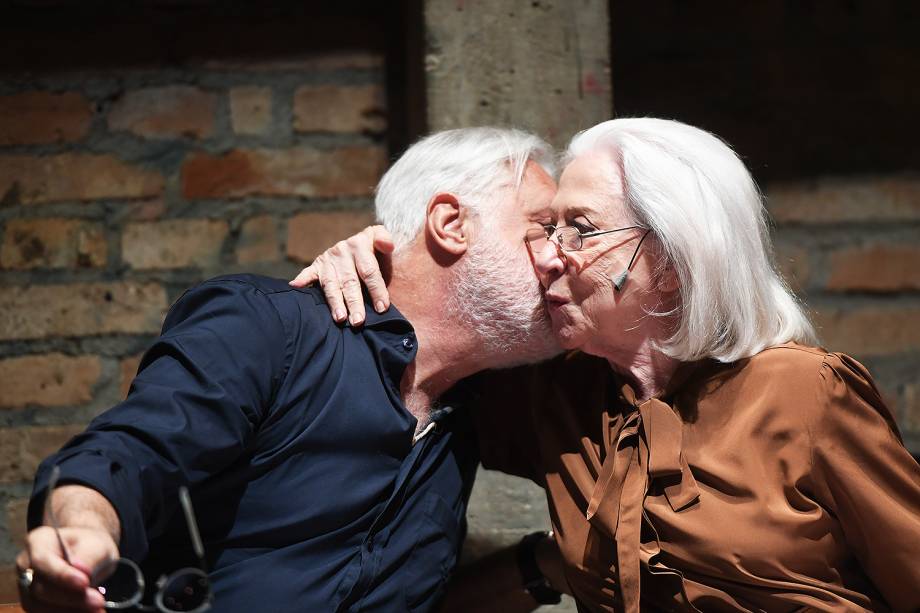 Fernanda Montenegro participou da leitura do novo livro de sua filha, Fernanda Torres “A Glória e Seu Cortejo de Horrores”, no Teatro Oficina , ao lado do diretor José Celso Martinez Corrêa, o Zé Celso, e de Antonio Fagundes. Fernanda Montenegro participou da leitura do novo livro de sua filha, Fernanda Torres “A Glória e Seu Cortejo de Horrores”, no Teatro Oficina , ao lado do diretor José Celso Martinez Corrêa, o Zé Celso, e de Antonio Fagundes.