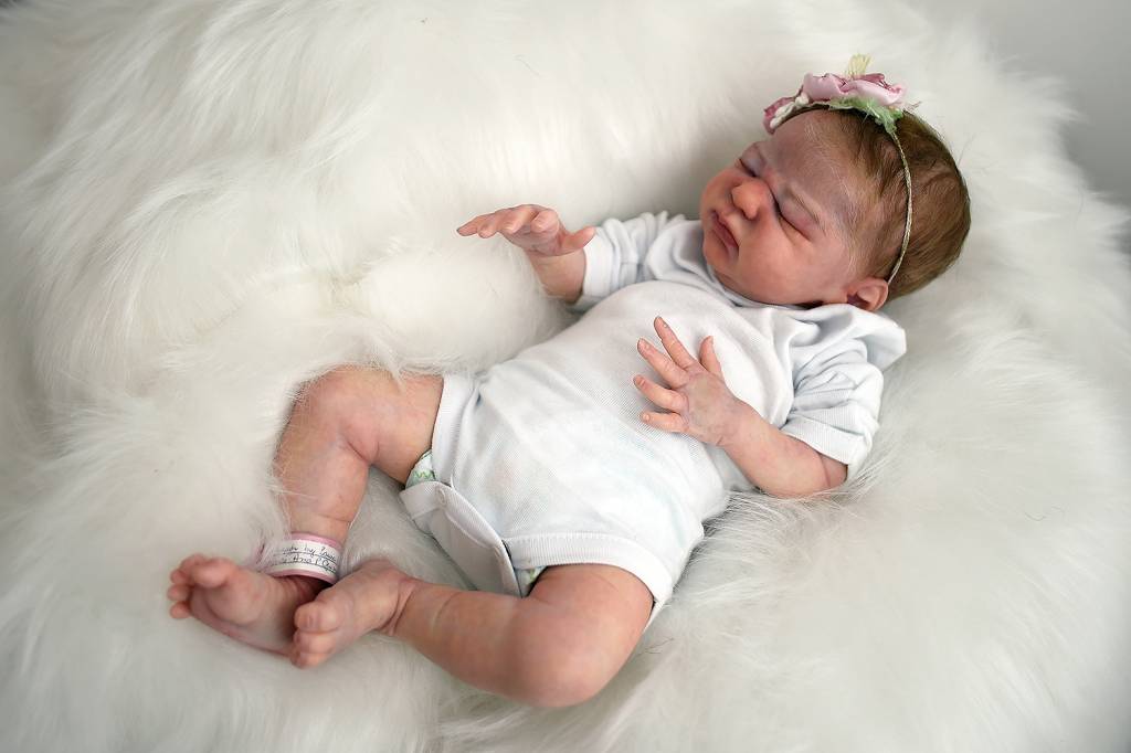 Projeto que prevê multa para uso de ‘bebê reborn’ avança no Congresso