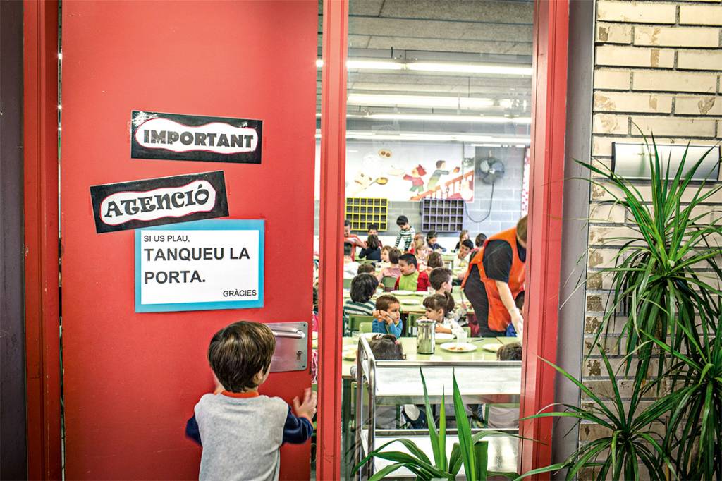 Doutrinação? – Avisos em catalão em uma escola de Barcelona: o ensino no centro do debate sobre identidade