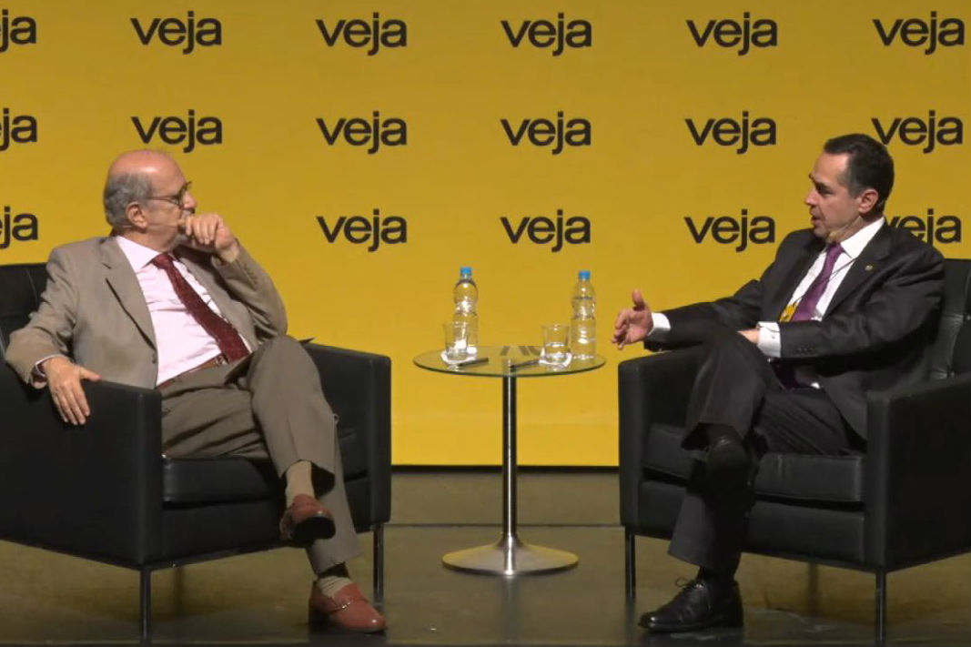 Luis Roberto Barroso é entrevistado por Roberto Pompeu de Toledo no evento Amarelas ao vivo