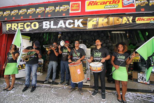 Movimentação de consumidores no comércio do Centro do Recife (PE), durante as promoções da Black Friday - 24/11/2017 Movimentação de consumidores no comércio do Centro do Recife (PE), durante as promoções da Black Friday - 24/11/2017