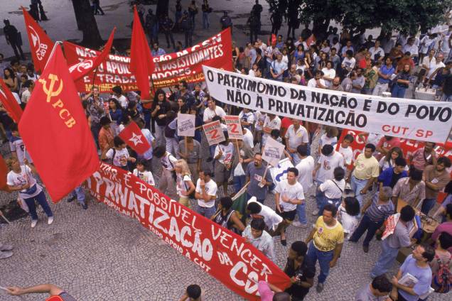 Manifestação contra o leilão da CSN, em frente ao prédio da Bolsa de Valores em São Paulo - 04/02/1993 Manifestação contra o leilão da CSN, em frente ao prédio da Bolsa de Valores em São Paulo - 04/02/1993