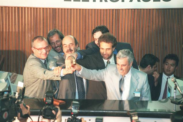 Comemoração ao final do leilão de privatização da Eletropaulo, na Bovespa, em São Paulo - 15/04/1998 Comemoração ao final do leilão de privatização da Eletropaulo, na Bovespa, em São Paulo - 15/04/1998