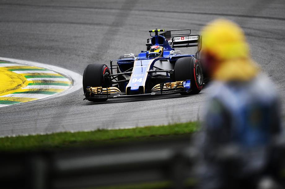 Movimentação no Autódromo de Interlagos antes do início da corrida, para o Grande Prêmio do Brasil de Fórmula 1