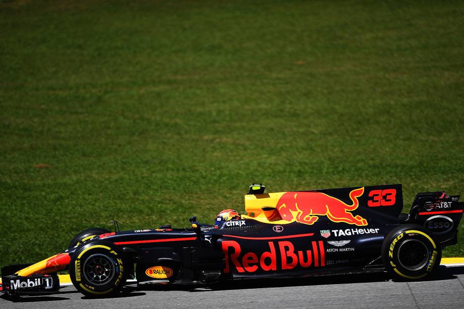 O piloto holandês Max Verstappen da RBR, durante o Grande Prêmio do Brasil em Interlagos - 12/11/2017