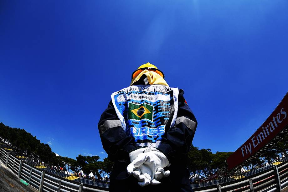 Movimentação no Autódromo de Interlagos antes do início da corrida, para o Grande Prêmio do Brasil de Fórmula 1