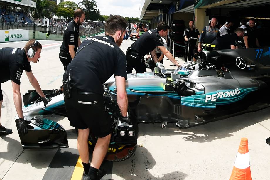 Movimentação nos boxes do GP do Brasil, no Autódromo de Interlagos