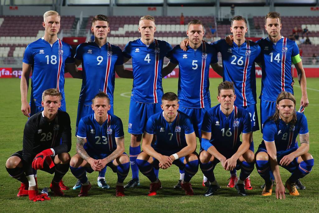 DOHA, QATAR - NOVEMBER 08: The Iceland line up prior to the international friendly match between Iceland and Czech Republic at Abdullah bin Khalifa Stadium on November 8, 2017 in Doha, Qatar. (Photo by Francois Nel/Getty Images)