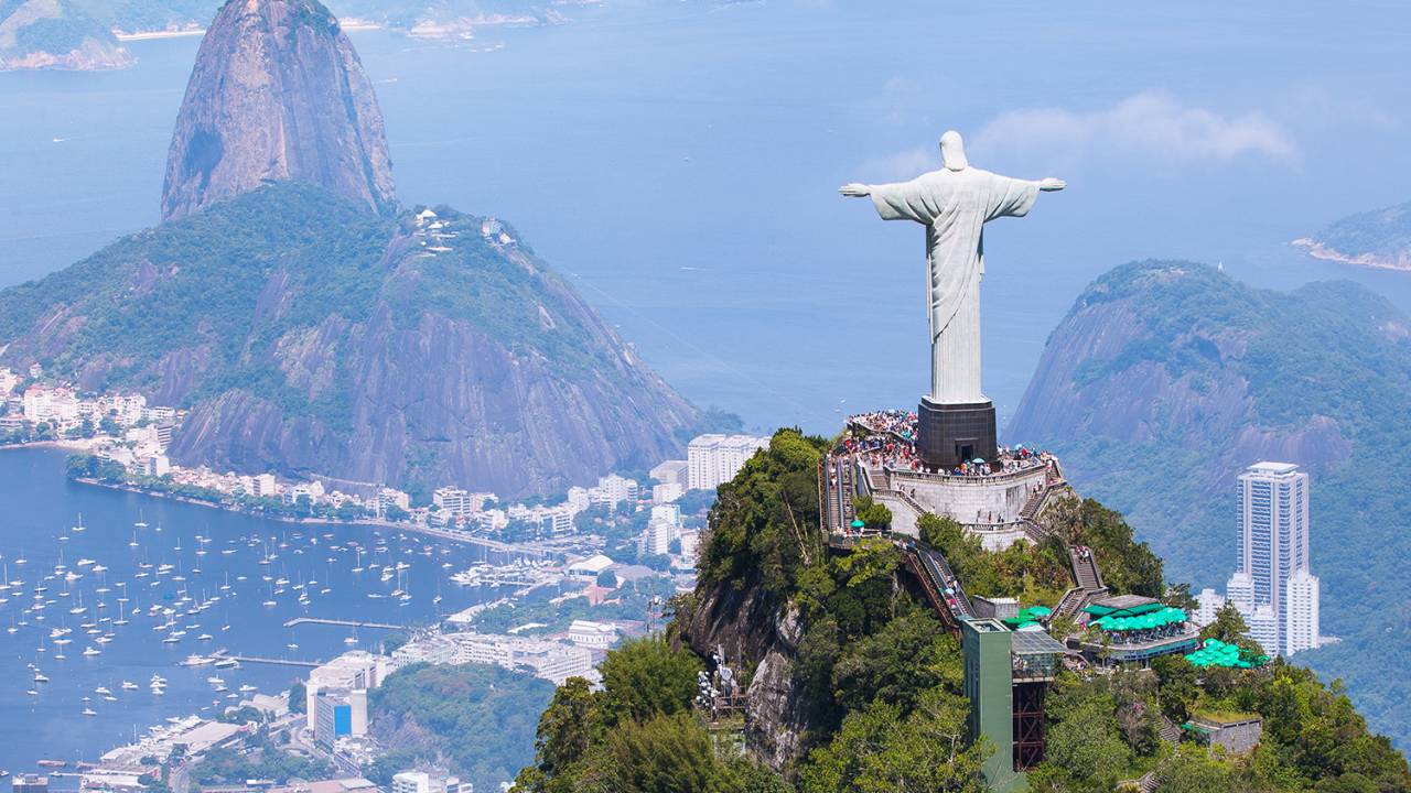 Vista aérea do Cristo Redentor e do Corcovado - 28/12/2013