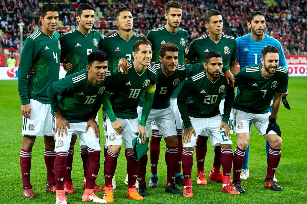 GDANSK, POLAND - NOVEMBER 13: (L-R) Hugo Ayala and Raul Jimenez and Carlos Salcedo and Diego Reyes and Hector Moreno and goalkeeper Jose Jesus Corona and (LOWER ROW) Jesus Gallardo and Andres Guardado and Jonathan dos Santos and Javier Aquino and Miguel Layun all of Mexico pose to the team photo during the International Friendly match between Poland and Mexico at Energa Arena Stadium on November 13, 2017 in Gdansk, Poland. (Photo by Adam Nurkiewicz/Getty Images)