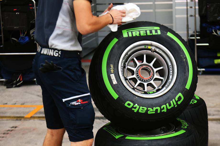 Movimentação no Autódromo de Interlagos antes do início dos treinos para o Grande Prêmio do Brasil de Fórmula 1