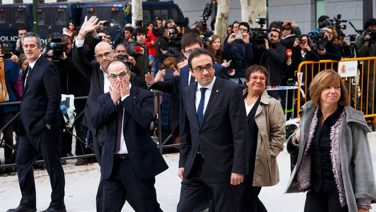 Os ex-membros do governo catalão, Joaquin Forn, Raul Romeva, Josep Rull, Carles Mundo, Jordi Turull, Dolors Bassa e Meritxel Borras chegam ao Supremo Tribunal em Madri, na Espanha - 02/11/2017