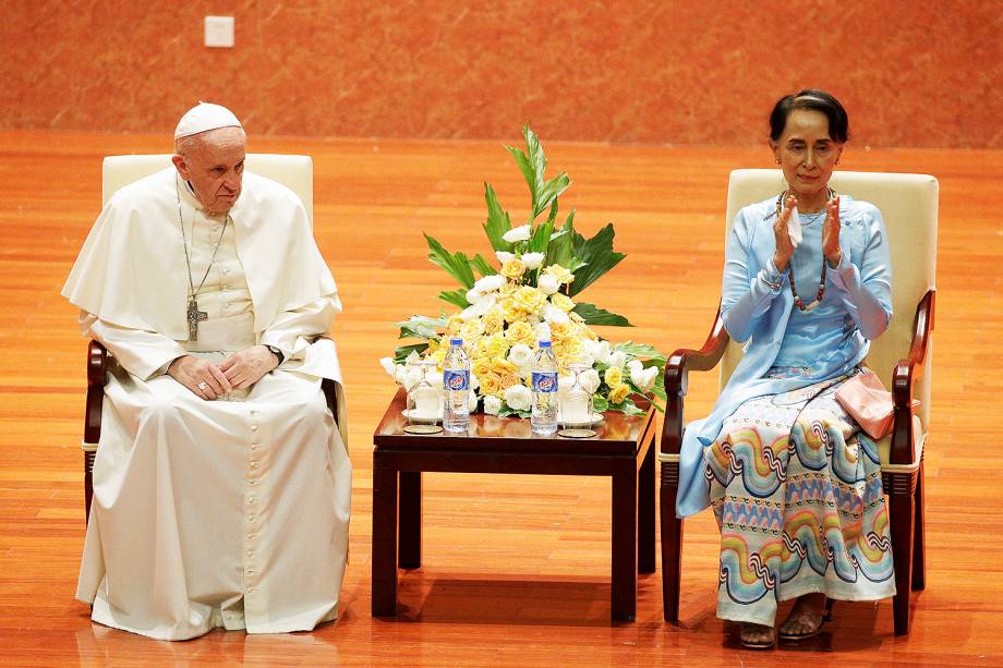 O Papa Francisco se reúne com a líder de Mianmar, Aung San Suu Kyi, na capital Naypyidaw, durante sua visita oficial ao país - 28/11/2017