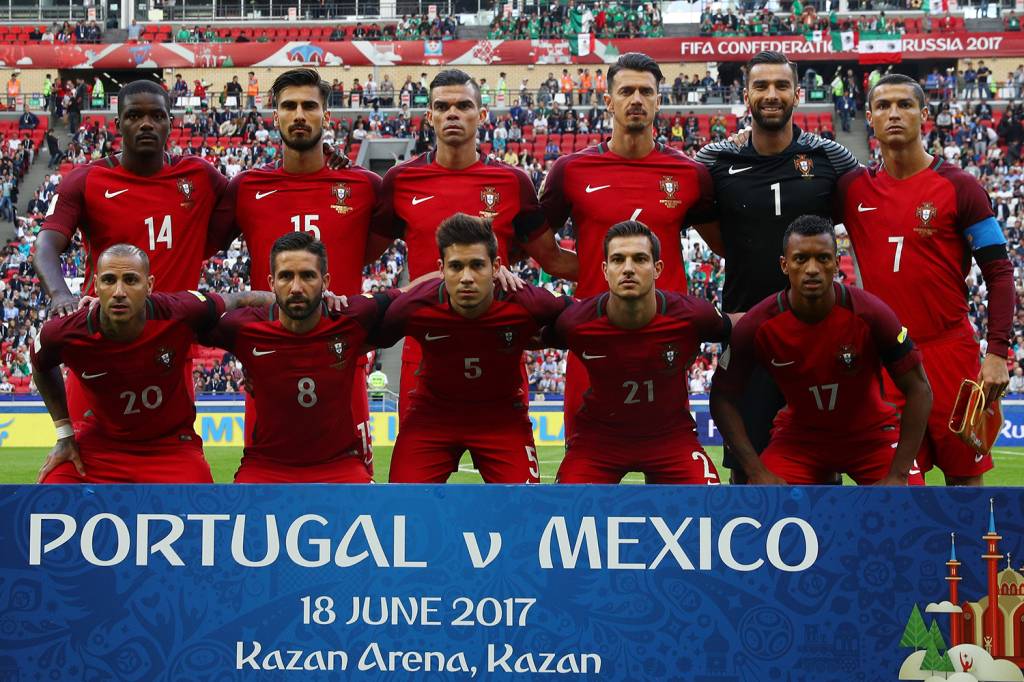 KAZAN, RUSSIA - JUNE 18: The Portugal team pose for a team photo prior to the FIFA Confederations Cup Russia 2017 Group A match between Portugal and Mexico at Kazan Arena on June 18, 2017 in Kazan, Russia. (Photo by Ian Walton/Getty Images)