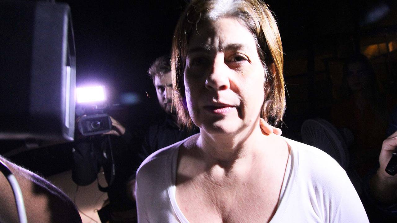 Rosinha Garotinho deixa a penitenciária de Benfica