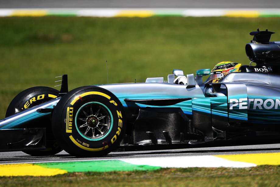 O piloto britânico Lewis Hamilton, da Mercedes, durante treino livre para o Grande Prêmio do Brasil, em Interlagos - 10/11/2017