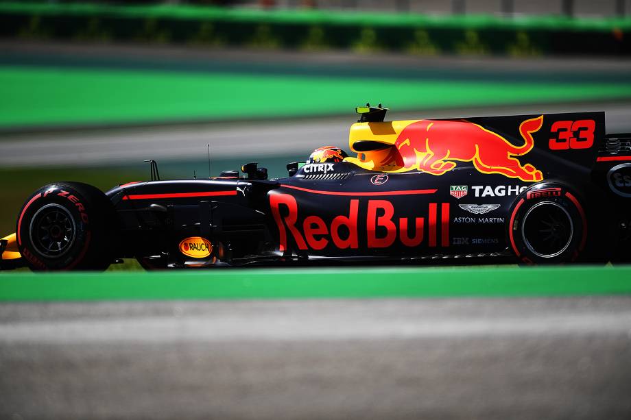 O piloto Max Verstappen, da Mercedes, durante o Grande Prêmio do Brasil em Interlagos - 12/11/2017