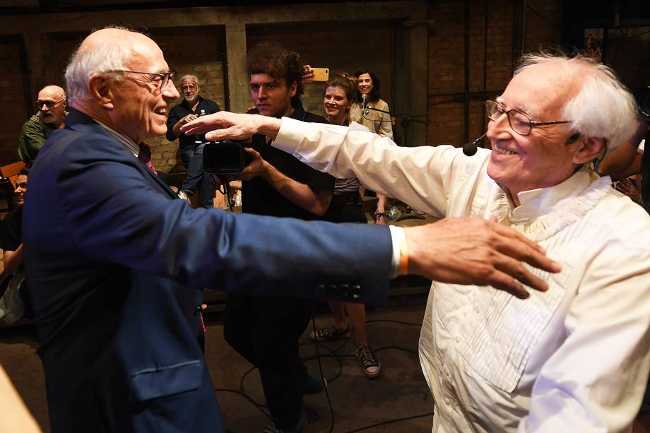 O vereador Eduardo Suplicy e Zé Celso Martinez no Teatro Oficina