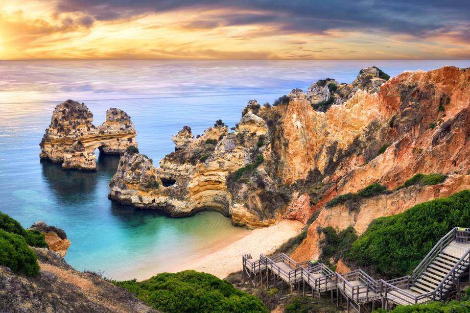 Nascer do sol no Camilo Beach, Lagos, Portugal