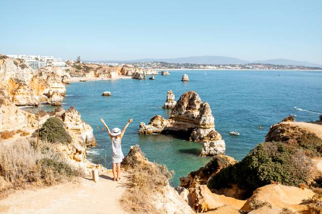 Litoral rochoso em Lagos, Portugal Litoral rochoso em Lagos, Portugal