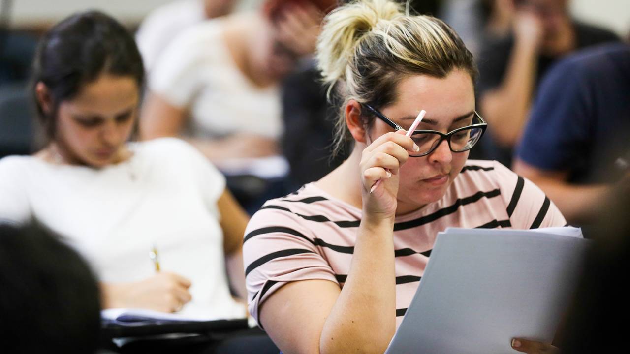 Candidatos realizam a primeira fase das provas da Fuvest, na FEA - Faculdade de Economia, Administração e Contabilidade da USP, zona oeste de São Paulo (SP) - 26/11/2017