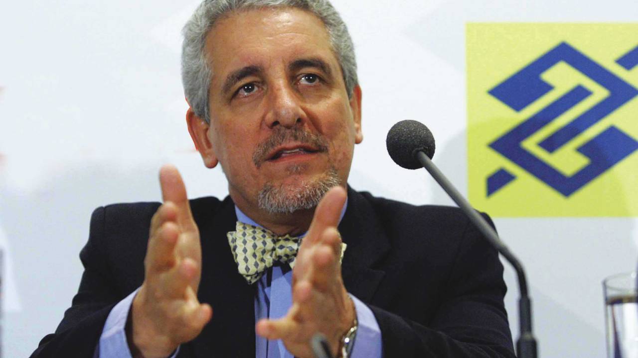 O ex-diretor de Marketing e Comunicação do Banco do Brasil, Henrique Pizzolato, tenta reescrever biografia