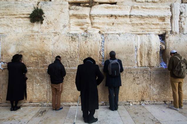 Judeus ultra ortodoxos rezam no Muro das Lamentações, em Jerusalém - 06/12/2017 Judeus ultra ortodoxos rezam no Muro das Lamentações, em Jerusalém - 06/12/2017
