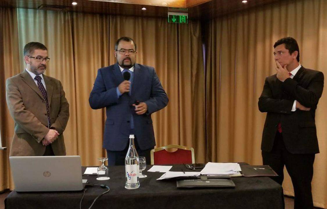 Professores Jônatas Machado e Uziel Santana e o juiz federal Sergio Moro, durante curso na Universidade de Coimbra