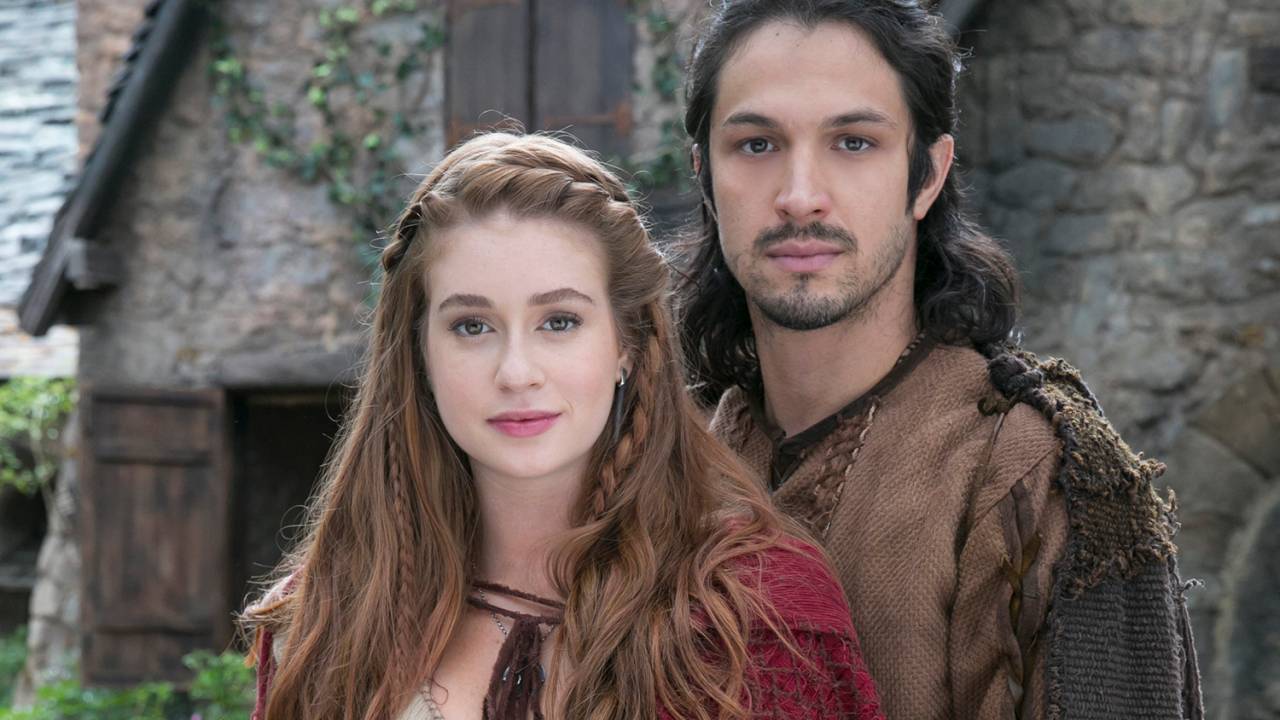 Amália (Marina Ruy Barbosa) e Afonso (Romulo Estrela) em 'Deus Salve o Rei'